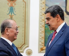 美 체포전 시진핑 특사와 만찬한 마두로…中, "패권적 행위에 깊은 충격"