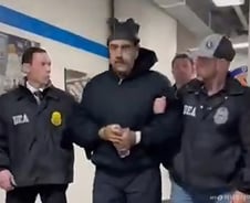 '마두로 수감' 악명 높은 美구치소...곰팡이 샤워실, 음식엔 바퀴벌레