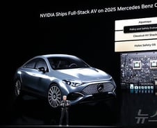 AI가 움직인다…젠슨 황도 현대차도 '로봇, 자율주행' 현실화