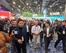 정의선, CES 찾아 글로벌 기술 점검…삼성·LG·두산·퀄컴 방문