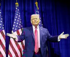 "군사력 사용 검토"...트럼프, 노골적 '그린란드 야욕'