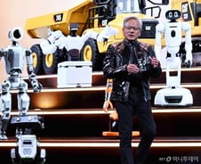 "진짜 사람같네" 젠슨황 불지핀 피지컬AI 시대, K스타트업이 연다