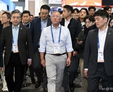 정의선·젠슨 황 '라스베가스 깐부'…깊어지는 피지컬 AI 동맹