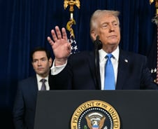 "그린란드 갖겠다"? 트럼프가 쓸 수 있는 카드는 '3가지'인데…