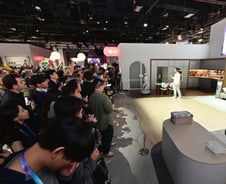 진격의 LG전자, 내실의 삼성전자...로봇 전략은 딴판