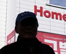 이게 기업 살리기? MBK, 홈플러스 대형마트 '알짜 점포' 더 판다