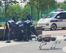 경찰 '피지컬 AI' 상용화 본격화…사족보행로봇 순찰 투입한다