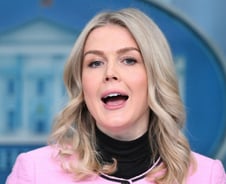 "머리 터진듯 쓰러져 코피·각혈"…미, 베네수에 음파 무기 공격?