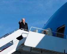 트럼프, '이란 개입' 결단했나…"카타르 미군기지에 일부 철수 권고"