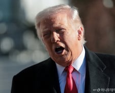 트럼프 "그린란드 문제 해결될 것…베네수 봤지 않나"