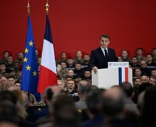 마크롱 "프랑스군, 그린란드에 이미 도착…추가 병력 배치 예정"