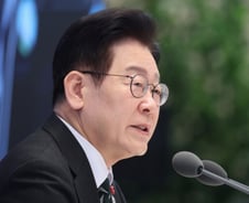 이재명 대통령 "고환율, 한국만의 현상 아냐…한두달 후 1400원 전후로"