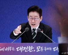 李대통령 '구두개입'으로 환율 잡고, 부동산·재정은 '신중론'