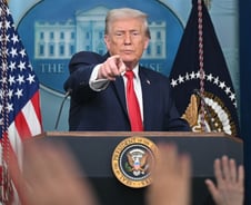 "트럼프, 이란 군사옵션에 미련…참모들 압박"