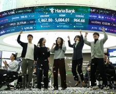 '꿈의 오천피' 첫 돌파..."아직 싸다" 악재가 안 보인다