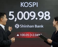 예금·코인 깨고 빚투까지…"불장 올라타자" 5000피 불 지폈다