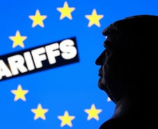 '그린란드 관세' 트럼프 한발 물러서자…EU도 "보복 관세 6개월 유예"