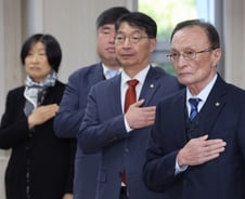 이해찬 전 총리 베트남 출장 중 별세…'심근경색' 이송 후 회복 못해