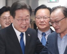 이해찬 전 총리 베트남서 별세..."정치계의 큰별" 추모 물결