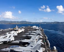 미 항공모함 중동 도착…이란 '피로 물든 성조기'로 경고