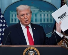 트럼프 "한국 관세 15→25%로 다시 인상"...'돌발 발표' 속내는