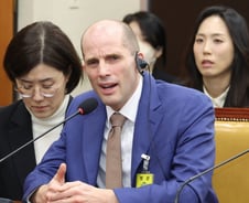 '두 차례 불응' 로저스 쿠팡 대표, 30일 경찰 출석…또다시 출국할 듯