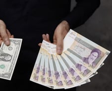 '반정부 시위' 피로 물든 이란…화폐 가치 역대 최저 폭락