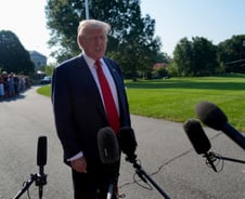 트럼프 "한국과 관세 해결책 마련할 것"…하루만에 협상 여지 시사