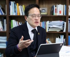 박주민 "뉴욕 배터리파크처럼...용산 정비창, 공공소유·민간개발로"