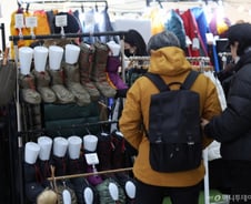 "100만원짜리 30만원에" 텐트 접는 캠퍼들…'급매' 캠핑장 쌓인다