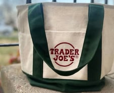 샤넬백보다 귀해...5000원짜리 마트가방, 중고 장터서 7300만원 [트민자]