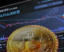 "비트코인 8111만원 찍었다" 빗썸 역대급 사고...금융당국 조사 착수
