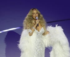 200억 주얼리 휘감았지만…"입술 너무 느려" 머라이어 캐리 립싱크 망신