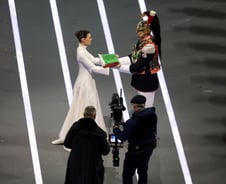 '디카프리오 24살 연하 여친' 모델, 올림픽 개회식 워킹 "환상적"