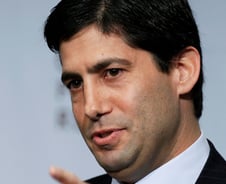 쿠팡 IPO 성공 뒤엔 사외이사 '케빈 워시'?…주식 보수로 120억 챙겨