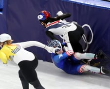 미국에 걸려 넘어진 한국…쇼트트랙 혼성계주 결승행 '좌절'