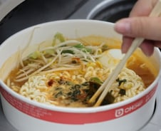 '라면에 김치' 맛있지만 나트륨 폭발…차라리 칼국수가 낫다[1분 생활백서]