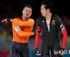 中선수 '민폐 주행'에 메달 날렸다...얼굴 감싸쥐고 분노한 유망주