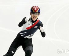 '날 들이밀기'로 막판 뒤집기…쇼트트랙 1000m 임종언 동메달