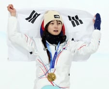 "이 꼬마가 최가온" 9년 전 영상도 떴다...설상 최초 금메달에 '성지순례'
