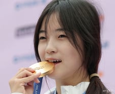 걷지도 못 한 '여고생' 최가온 "일단 발가락 부터..." 金 비화 공개