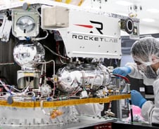 낮에는 세탁기 부품 만들고 밤에는 로켓 독학…촌동네 총각이 만들어낸 괴물