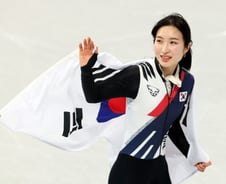 넘어지고, 또 넘어졌지만 해냈다...김길리, 여자 1000m '동메달'