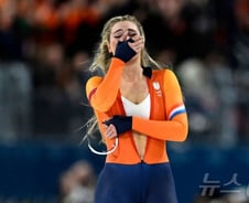 금메달 따고 지퍼 내렸다…SNS 뒤흔든 14억짜리 브라 세리머니