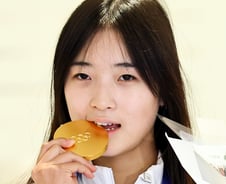 스노보드 최가온 감동의 역전극…미국 NBC '최고의 10대 순간' 선정