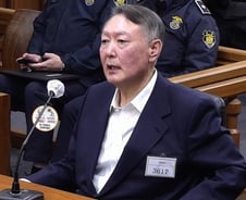 윤석열 전 대통령 운명의 날…"비상계엄은 내란" 인정 시 사형·무기