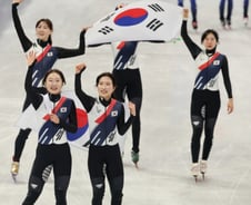 김길리 '역전 드라마'...쇼트트랙 여자 3000m 계주, 8년만에 '금메달'