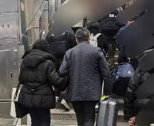 "명절 어렵게 구한 좌석일텐데"...만석기차에서 아기 엄마의 눈물 [오따뉴]