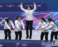 32세 첫 올림픽, '맏언니 먼저'…동생들이 만든 특별한 금메달 시상식