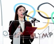 '형광나방' 소트니코바, 또다시 입방아…결국 김연아까지 소환된 이유